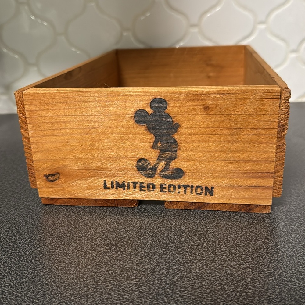 Disney Mickey wooden crate - Picture 6 of 11
